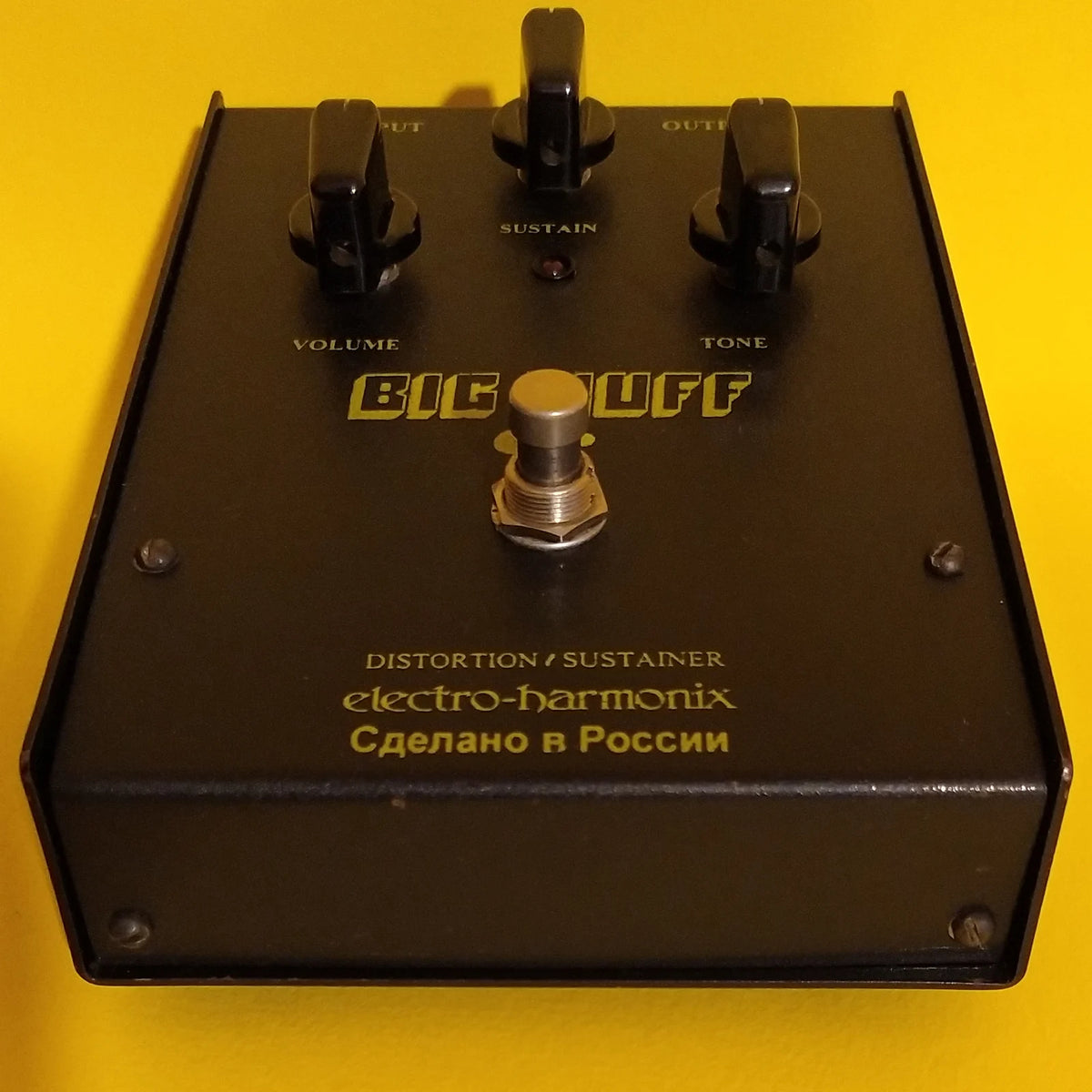 Electro-Harmonix Sovtek Black Russian Big Muff π V8 w/battery clip Electro-Harmonix Sovtek Black Russian Big Muff π V8 w/battery clip