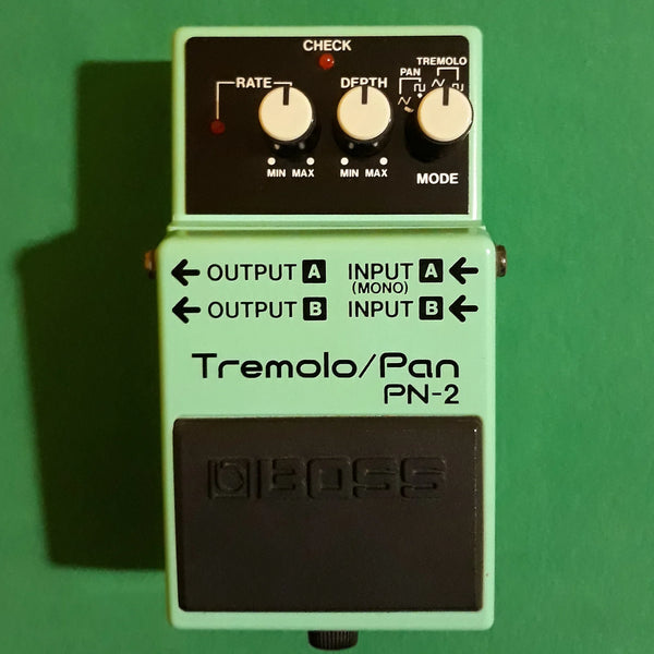 BOSS PN-2 Tremolo/Pan 箱取説ステッカー付 Boss PN-2 Tremolo/Pan near mint w/box & rare japanese manual